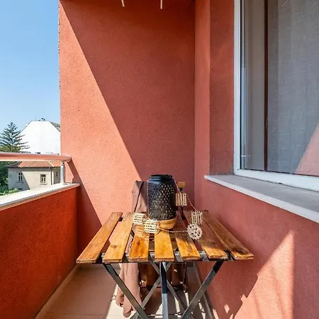 Deja Vu, Cozy & Quiet 1 Bdr Fast Wi-fi Apartment *
